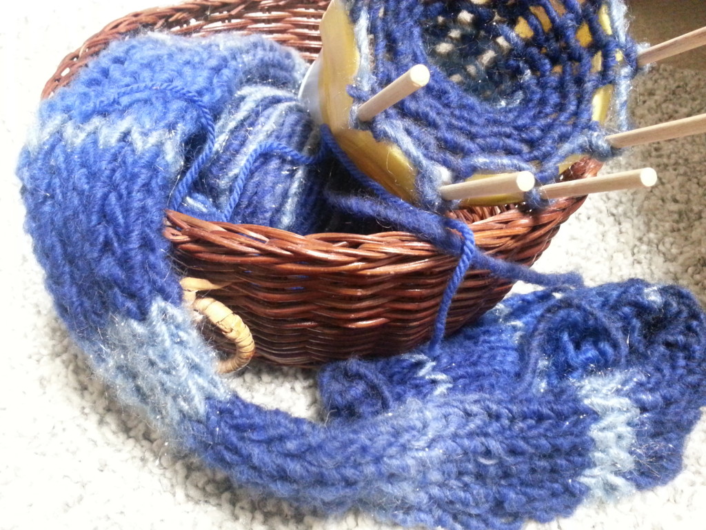 編み物男子マフラーに挑戦：大分できてきました